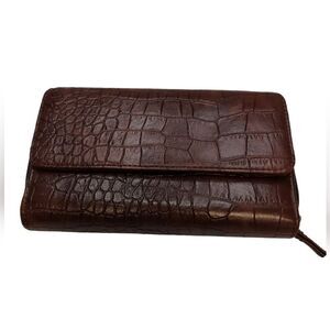 Croc-Embossed Brown Leather Wallet with Zip and Flap